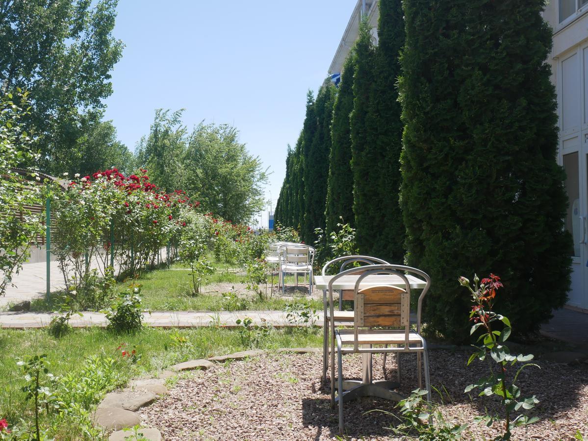 Hôtel Golubaya Volna à Rostov-sur-le-Don Extérieur photo